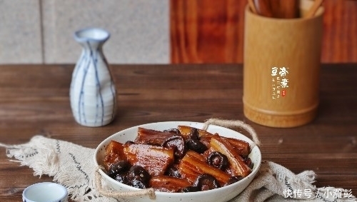 红烧肉卤肉怎么做才好吃,不妨试试我的做法,能让你多吃一碗饭