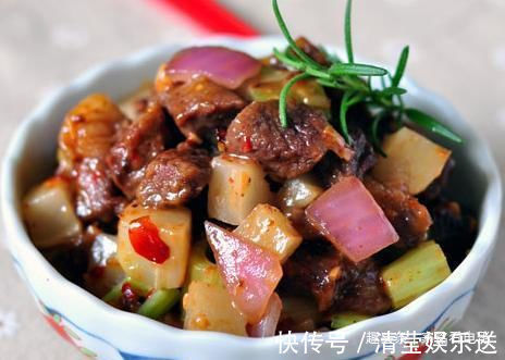 美食推荐榨菜牛肉丁、剁椒梅鲚鱼干、荷塘小炒菜、水煮杏鲍菇