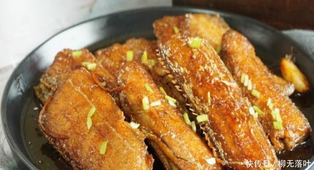 这样做出的炸带鱼，鲜香酥脆还没有腥气，家人都喜欢上桌就抢光