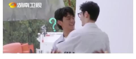 黄晓明|猝不及防的拥抱！黄晓明丁真上演“乌龙抱”好笑又温情