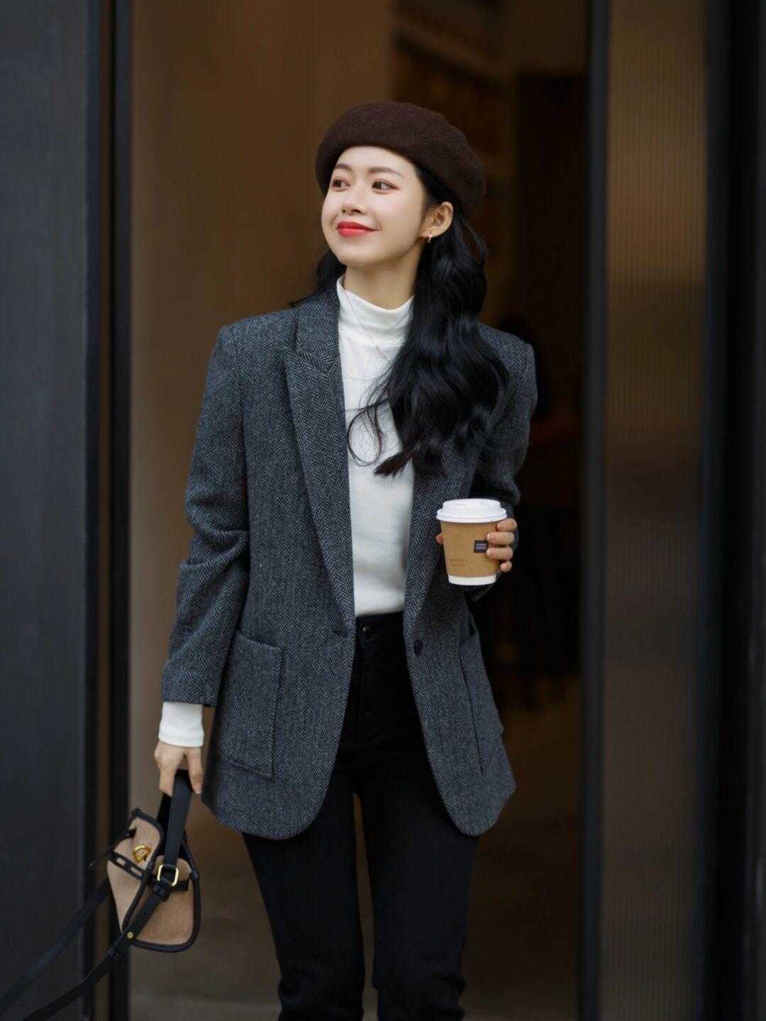 靴子 今年靴子流行“穿粗不穿细”,稳重大方又百搭,保暖舒适不累脚