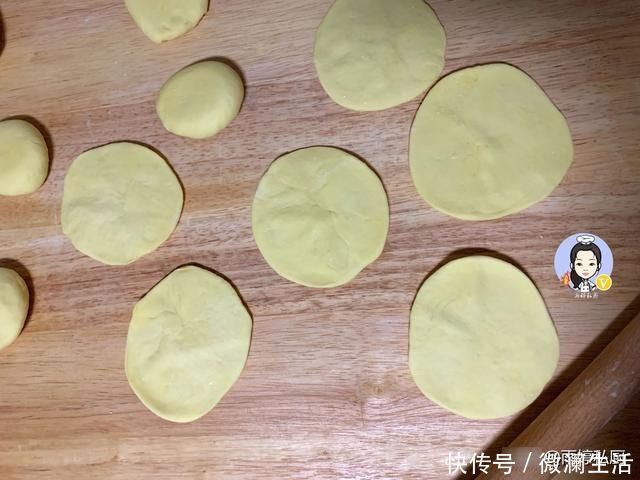 红豆馅|我家最近爱上了这款早餐饼，不用发酵，金黄暄软，连吃3天都不腻