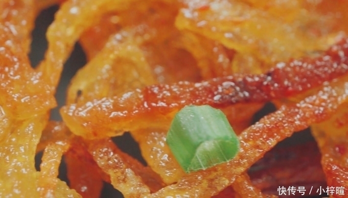 土豆不要炒着吃了,2分钟教你最新做法,金黄酥脆,比薯片还好吃