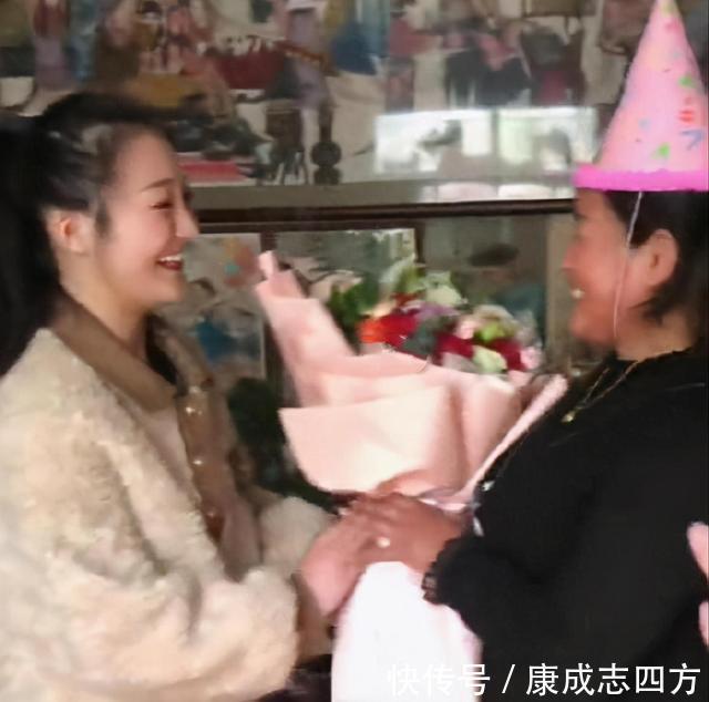 ·ÛË¿|Ì«¸ßµ÷ÁË£¬³ÂÑÇ骸øÆÅÆÅÇìÉú£¬´©Ã«ÈÞÍâÌ×Ðãʱ÷Ö£¬ÓÖȦһ²¨·ÛË¿