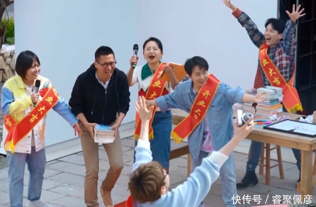 郭德纲|郭麒麟硬是把这档尬到脚趾蜷缩的综艺,做成一首朱自清式的散文诗