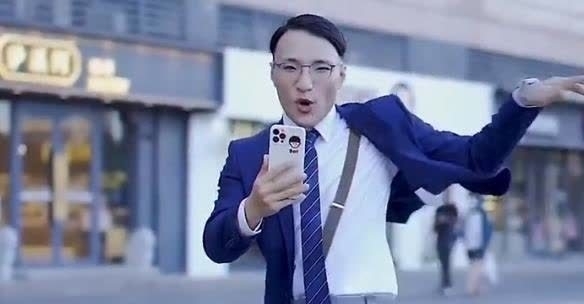 叔叔|今年暑假漫展火了叔叔和吴京的cos,下面该轮到人类高质量男性了