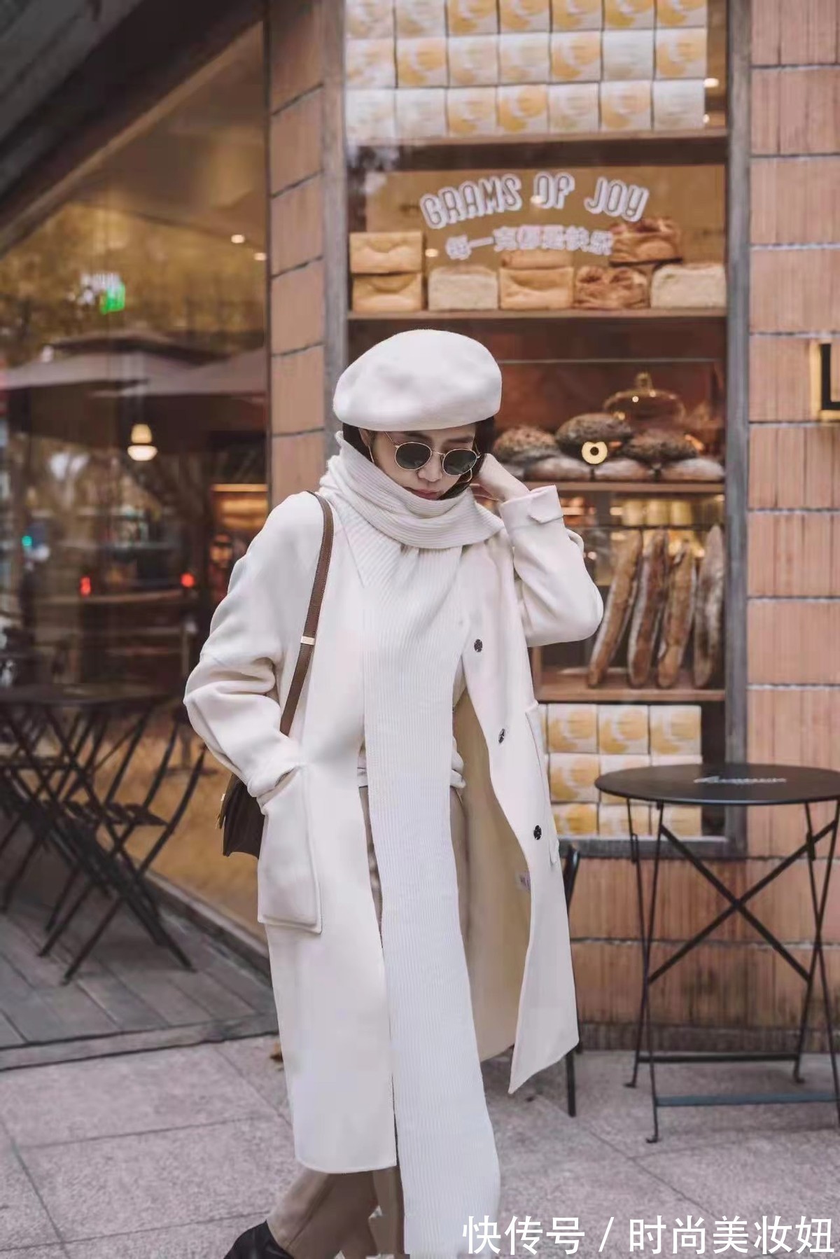 小蛮腰|冬天穿衣简约才高级,看三木的白色大衣穿搭,高级感翻倍