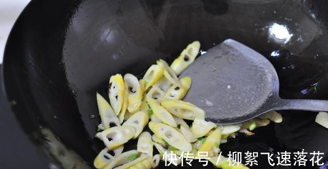一碗好吃的番茄鲜笋汤面，做法是如此的简单，口味却鲜美！
