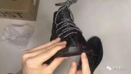 专柜 即便你不曾拥有它,也应该学会Yeezy350V2黑满天星真假对比测评