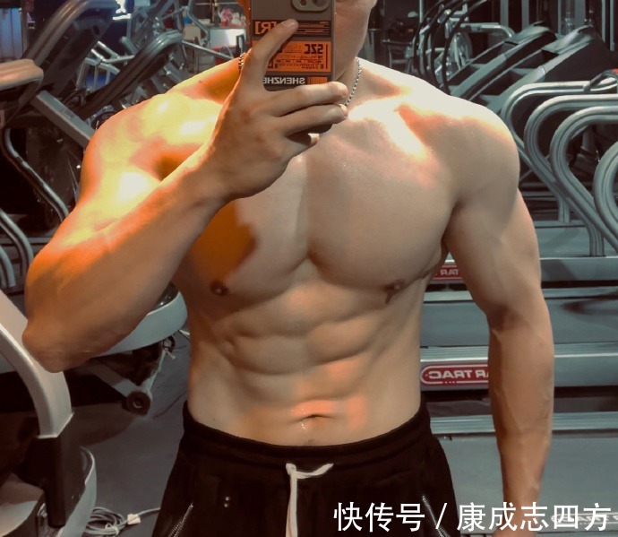 训练|身高不够肌肉来凑，擅长力量训练，拥有高耸入云的迷人斜方肌！