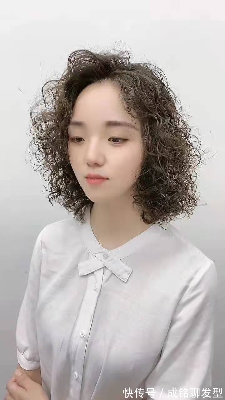 烫发|天凉了头发也该烫了!今年流行的“全头烫”上线,准备烫发请收藏