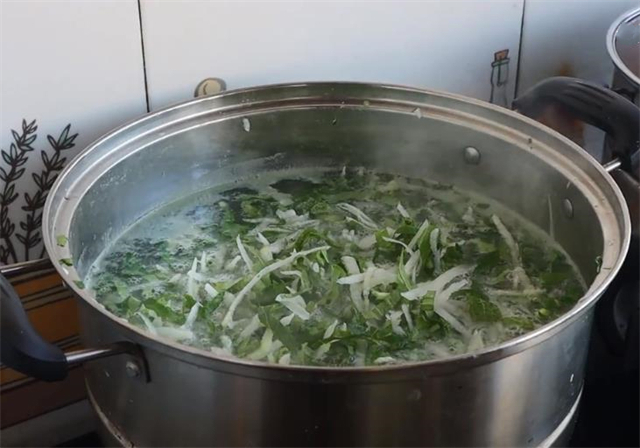 萝卜|教你山西传统腌酸菜的做法,腌一瓮酸菜都不加盐,又香又酸又好吃