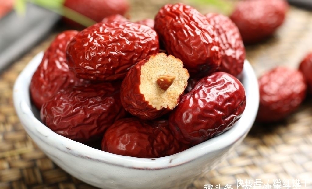 红枣加它一起泡,肝干净了,眼明亮了,女性不想满脸色斑,试试