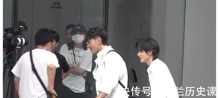 场面|邱莹莹x樊胜美同框!杨紫蒋欣同框录节目,“爷青回”场面好经典