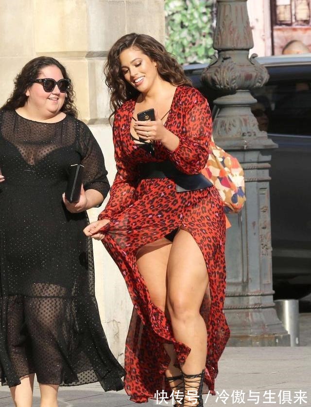 vogue|170斤也能走T台大码超模艾什莉，胯宽腿粗，魅力却不输Gigi！