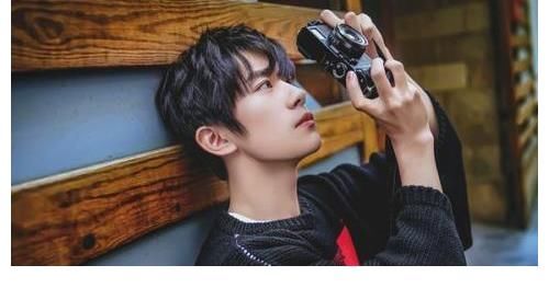 千玺|易烊千玺“新面孔”曝光!两部新作即将亮相,有望成为圈层骄傲!