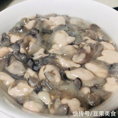  下饭|超下饭的白菜生蚝汤，汤鲜蚝嫩，一学就会