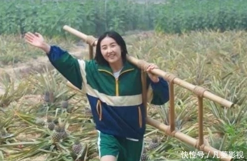 张子枫常驻《向往的生活》,做唯一女嘉宾,她符合导演的三大要求