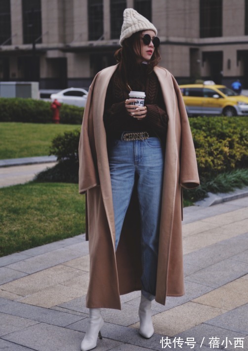 小蛮腰 开春之后穿什么才时髦?推荐“毛衣+牛仔裤”,百搭耐看不挑人