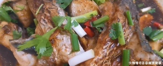 我家草鱼从不红烧，教你懒人做法，不加一滴水，上桌被全吃光！