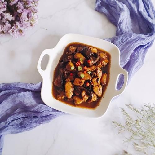  全家|自制红烧鸡块，堪称简易版的小鸡炖蘑菇，味道很好，全家都爱吃