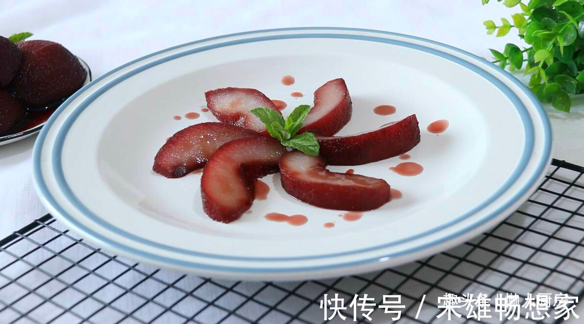 红酒不光炖牛肉好吃,还能煮梨,香气扑鼻,不用怕红酒喝不完了