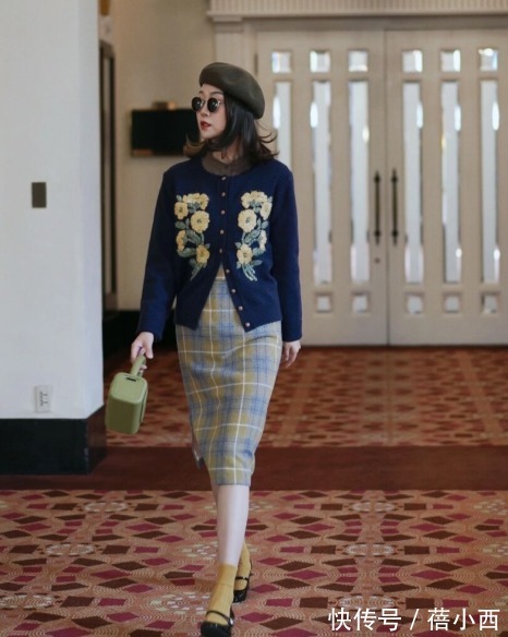 小姐姐|今年不流行“小黑裙”了,试试格纹半身裙,冬季最in的单品就是它