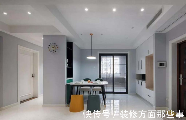 客厅|116平简约北欧风三居室,亮橙色沙发给客厅增添了活力感