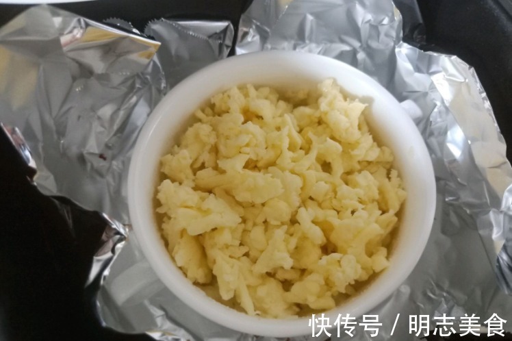 土豆|餐厅同款的芝士焗土豆泥，不用烤箱也可以做，奶香十足拉丝好吃