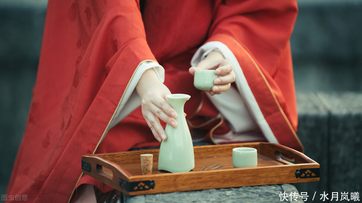 相思|晓看天色暮看云,行也思君,坐也思君。用一首古诗词说:我想你了