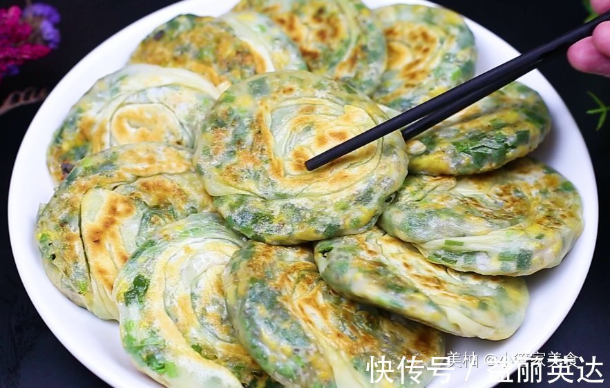 省时|韭菜馅饼学会这样做,不用发面省时省力又好吃,皮薄馅大凉了不硬