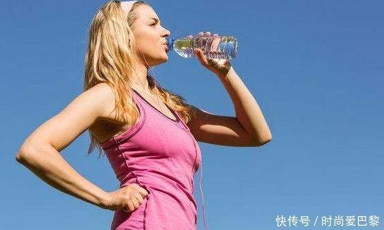 年轻|骨质疏松更“钟爱”女性,坚持4个“小事情”,骨骼健康更年轻!