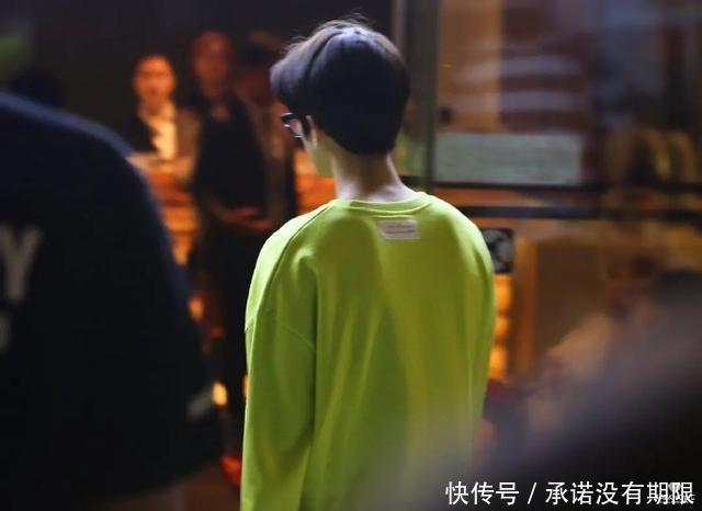 后脑勺|伯贤蓬松又柔软后脑勺,忍不住想上去rua一把的冲动!