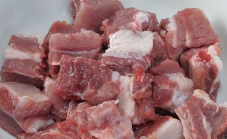 蒸排骨掌握“一个妙招”，蒸好后肉质软嫩，香气浓郁，不柴不腥