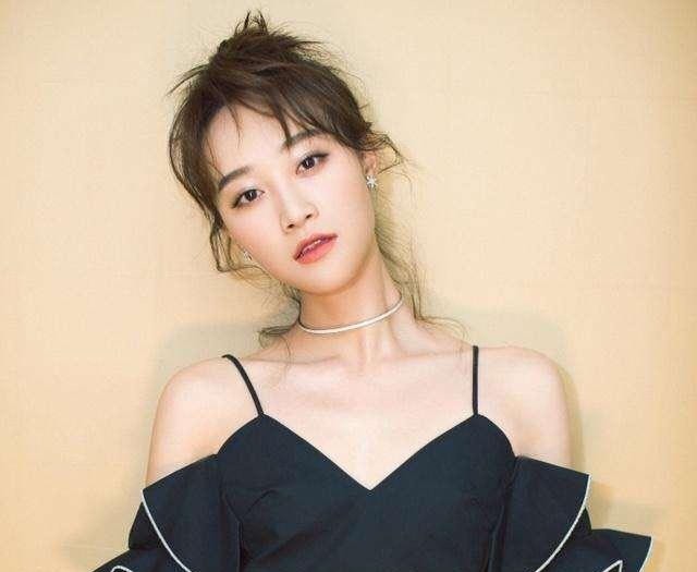  就要|蓝盈莹晒照又炫富刚火起来就要崩粉丝争相维护！