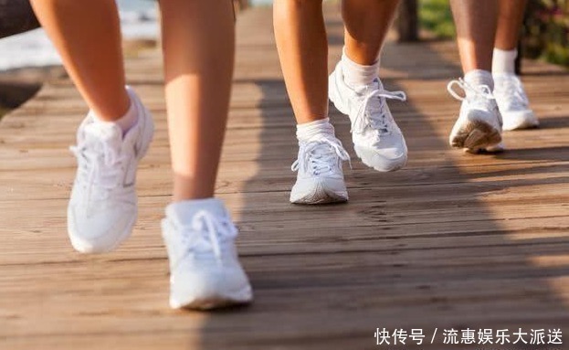 异常|血糖过高时,脚上会出现4个异常,三种食物,劝你还是戒掉吧