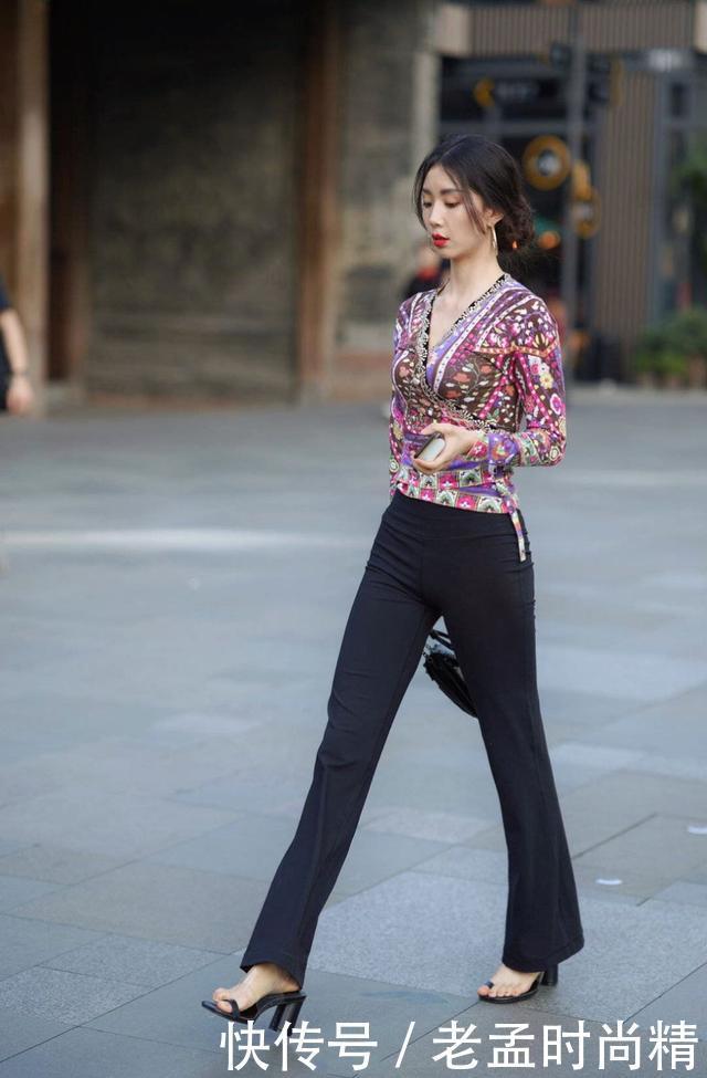 复古|美女的神奇造型, 复古长袖搭配“低胸设计”, 用“一根脚趾”穿鞋