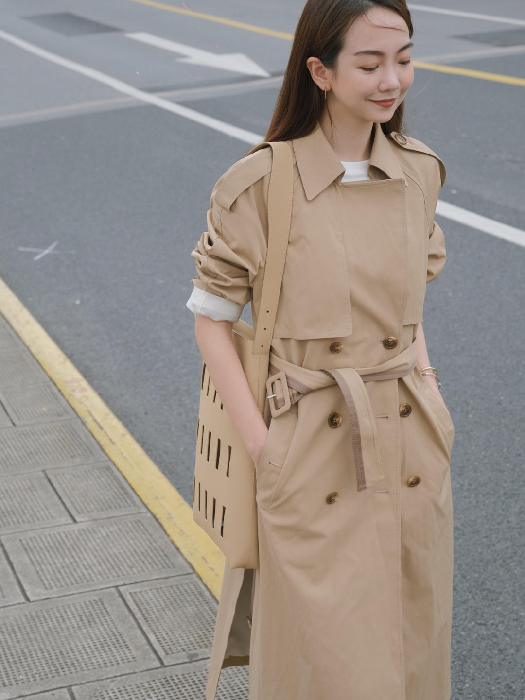 半身裙|职场法式穿搭指南,大u领针织衫+半身裙,穿起来气质又性感