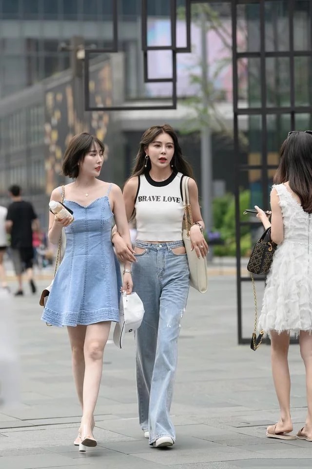 浅色|长发披肩的小美女,浅色的经典色,彰显出简约的时尚感