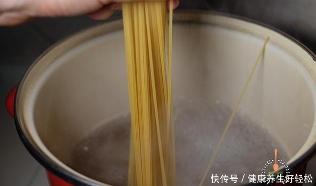 如何零失误做出人人爱吃的肉酱意面