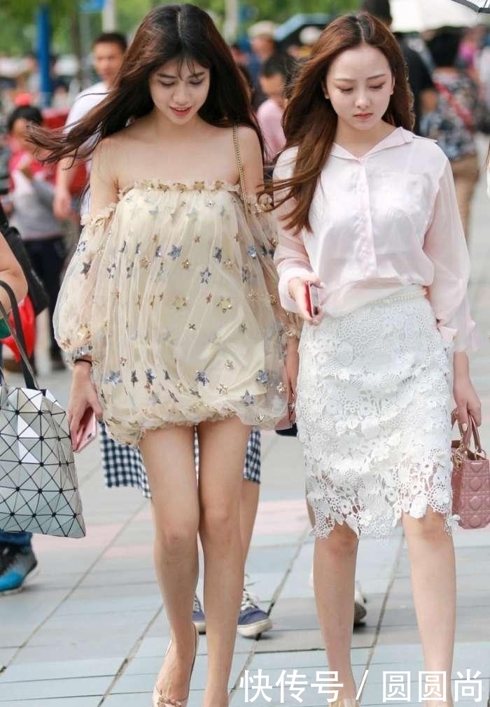 街拍猎奇:身材超好的小姐姐气质裙装配红色高跟美翻了