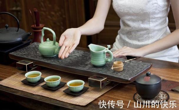 菊花茶|秋天还在乱喝茶？秋季喝什么茶最好？不妨听听医生怎么说