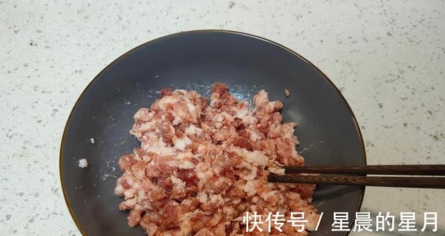 饺子|立秋了，再不吃这个菜就晚了，今天教你用它包饺子，吃起来特别鲜！