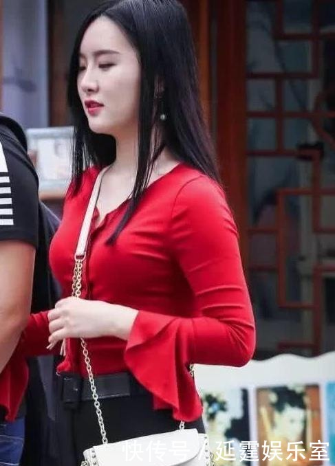 黑色|灰色针织衫搭配黑色修身裙,温柔知性,气质优雅