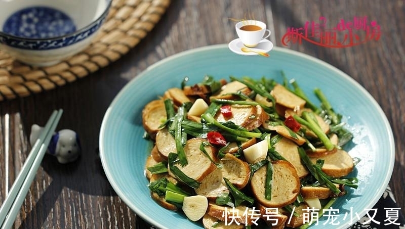 美味|韭菜和它是绝配，简单一炒营养美味又下饭比肉还好吃，孩子特爱吃