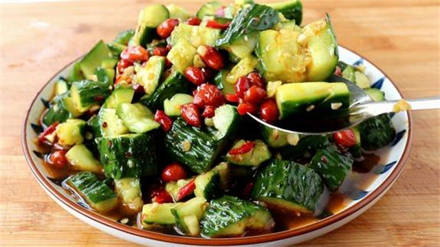 油泼辣子|凉拌黄瓜,很多人第一步就错了,做法技巧告诉你,脆爽入味又好吃