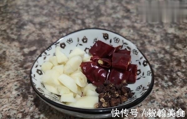 手撕包菜|胃不好就多吃它,养胃护胃身体好,隔三差五吃1次,胃慢慢好起来