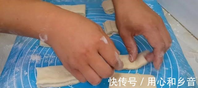 松软|这种创意油条做法，外皮酥掉渣，里面松软香甜，好吃又简单！
