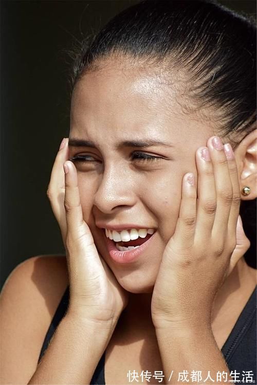 维生素e|长黄褐斑的人，经常补充3种维生素，清除黑色素，或能淡斑成功