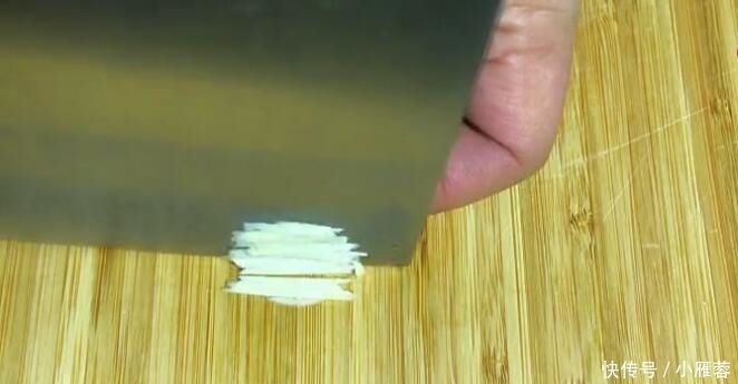 一道素鲜三丝,鲜嫩爽口,补钙清淡又有营养,特别解腻好吃